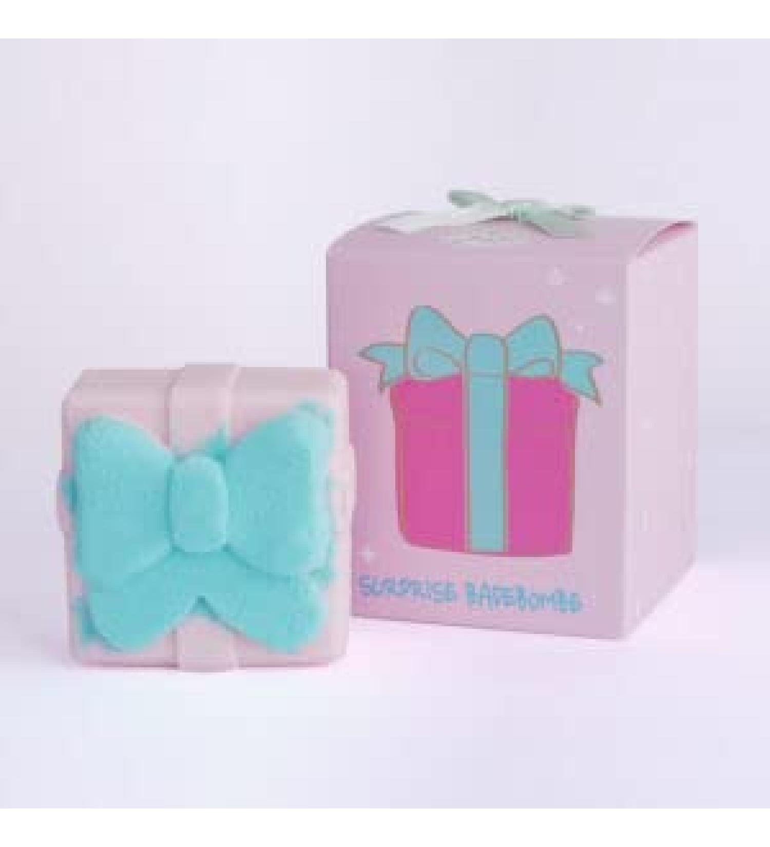 BADEFEE bath bomb "Surprise" with the floral scent of fresh verbena. Contains a shimmering gold core! In gift packaging!