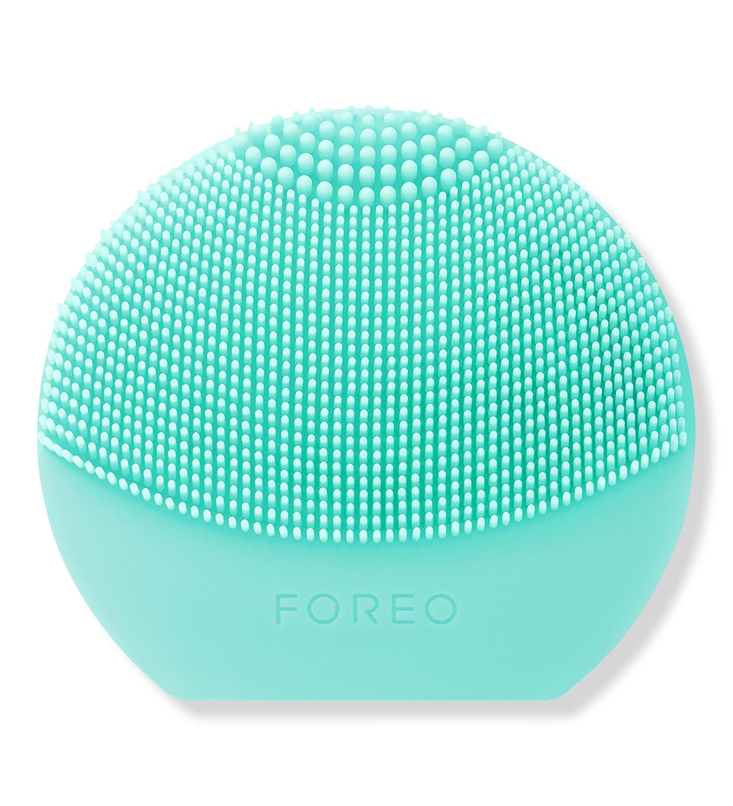 Discover FOREO LUNA Play Plus 2 Facial Cleansing Massager Minty Cool - Elevate Your Style Instantly! - Buy Online on SooperMarket.com