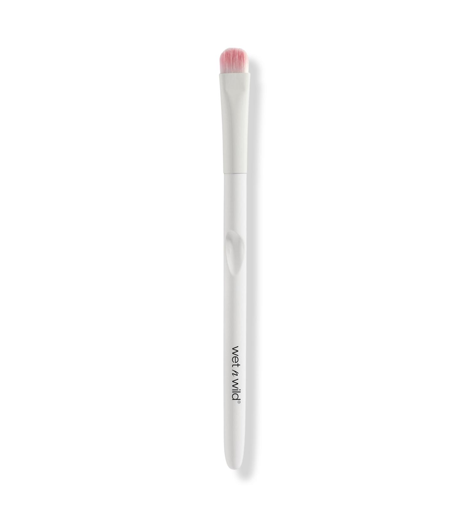 Wet n Wild Small Eyeshadow Brush - Transform Your Style with the Best Innovation Today! - Buy Online on SooperMarket.com