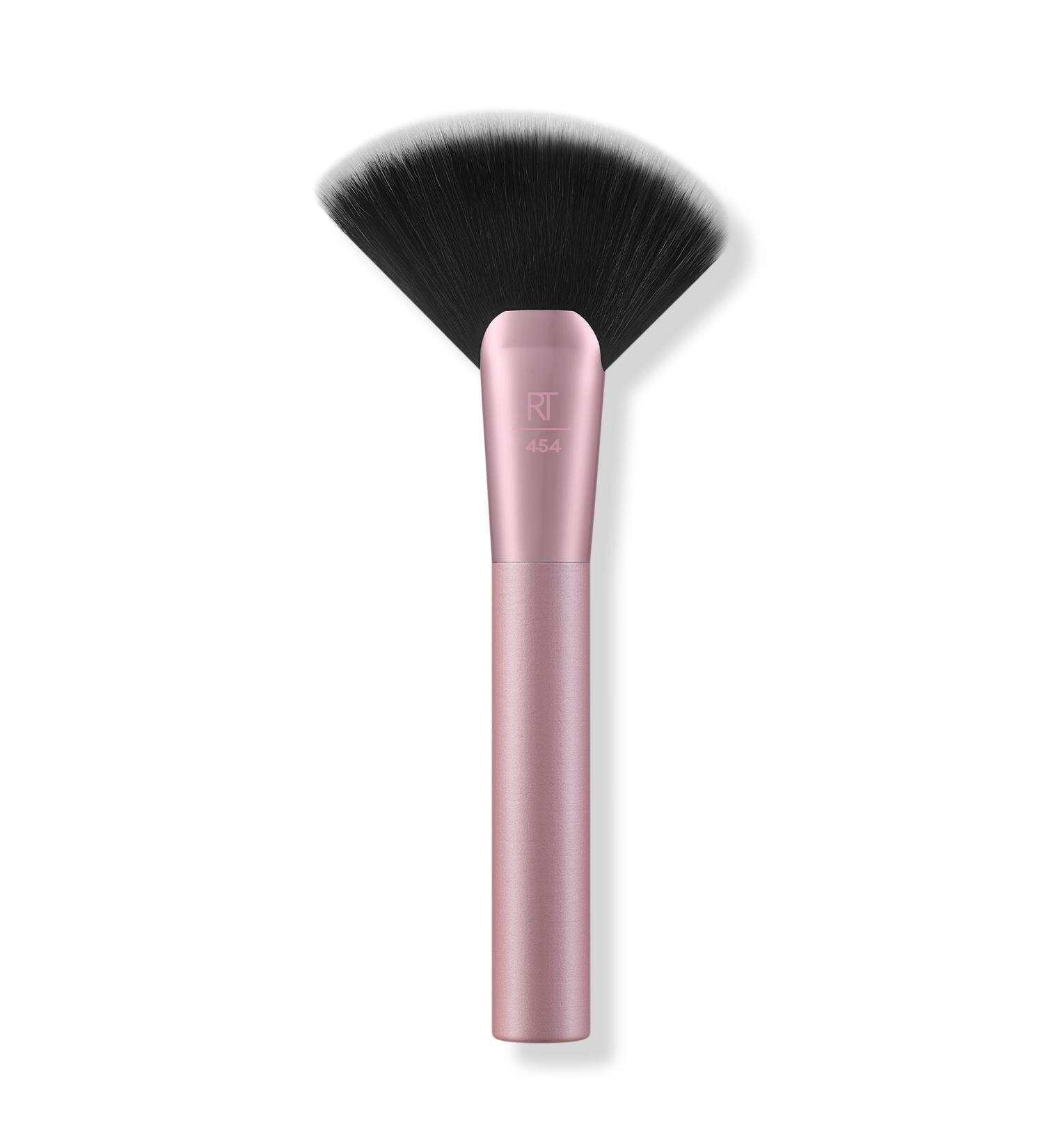 Real Techniques Extra Big Finishing Makeup Brush 1 ct - Transform Your Style with the Best Innovation Today! - Buy Online on SooperMarket.com