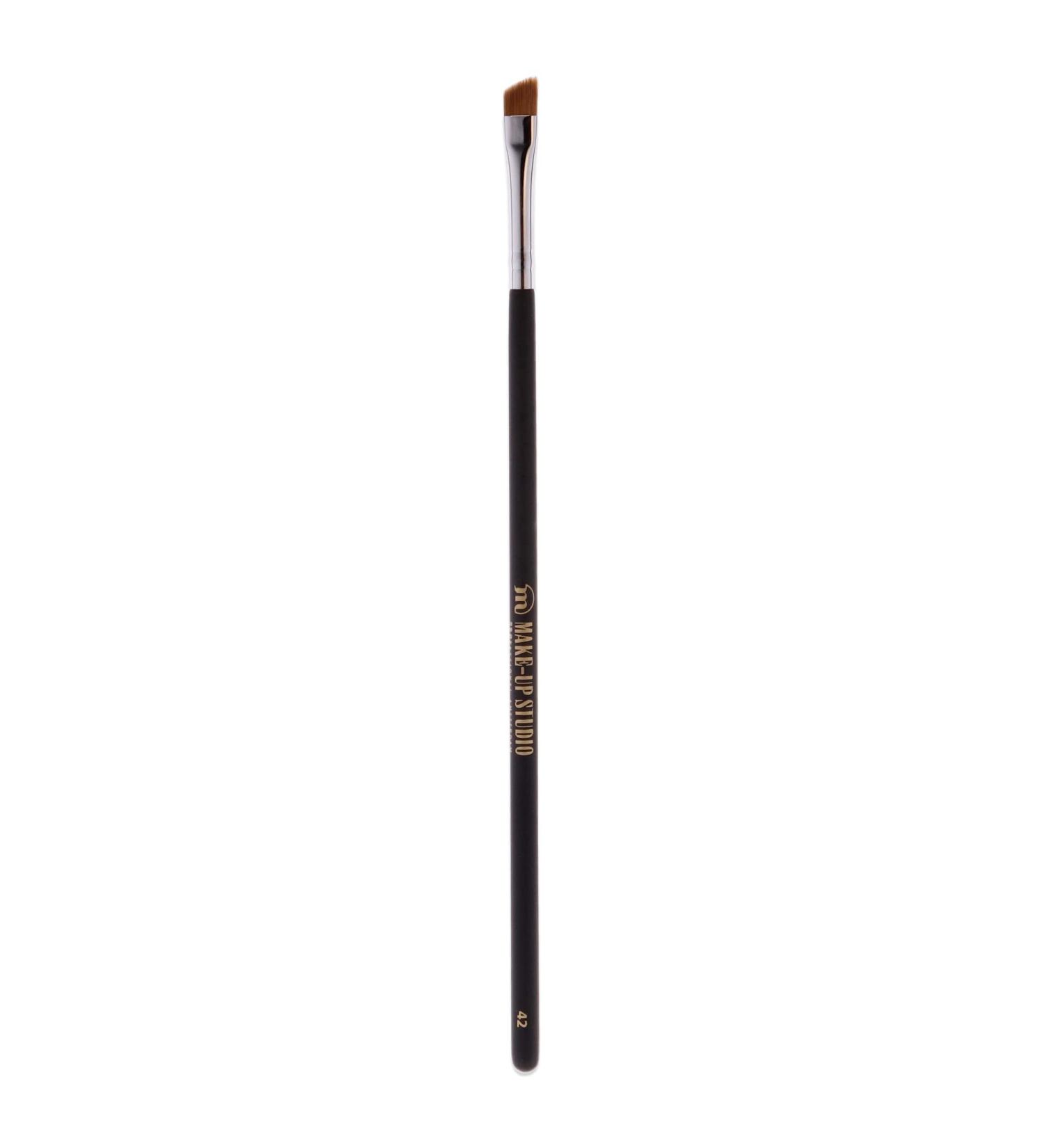 Professional Amsterdam Use the slanted arch brush to apply taught lines under the brow bone colour eyebrows or create attractive eyeliner.