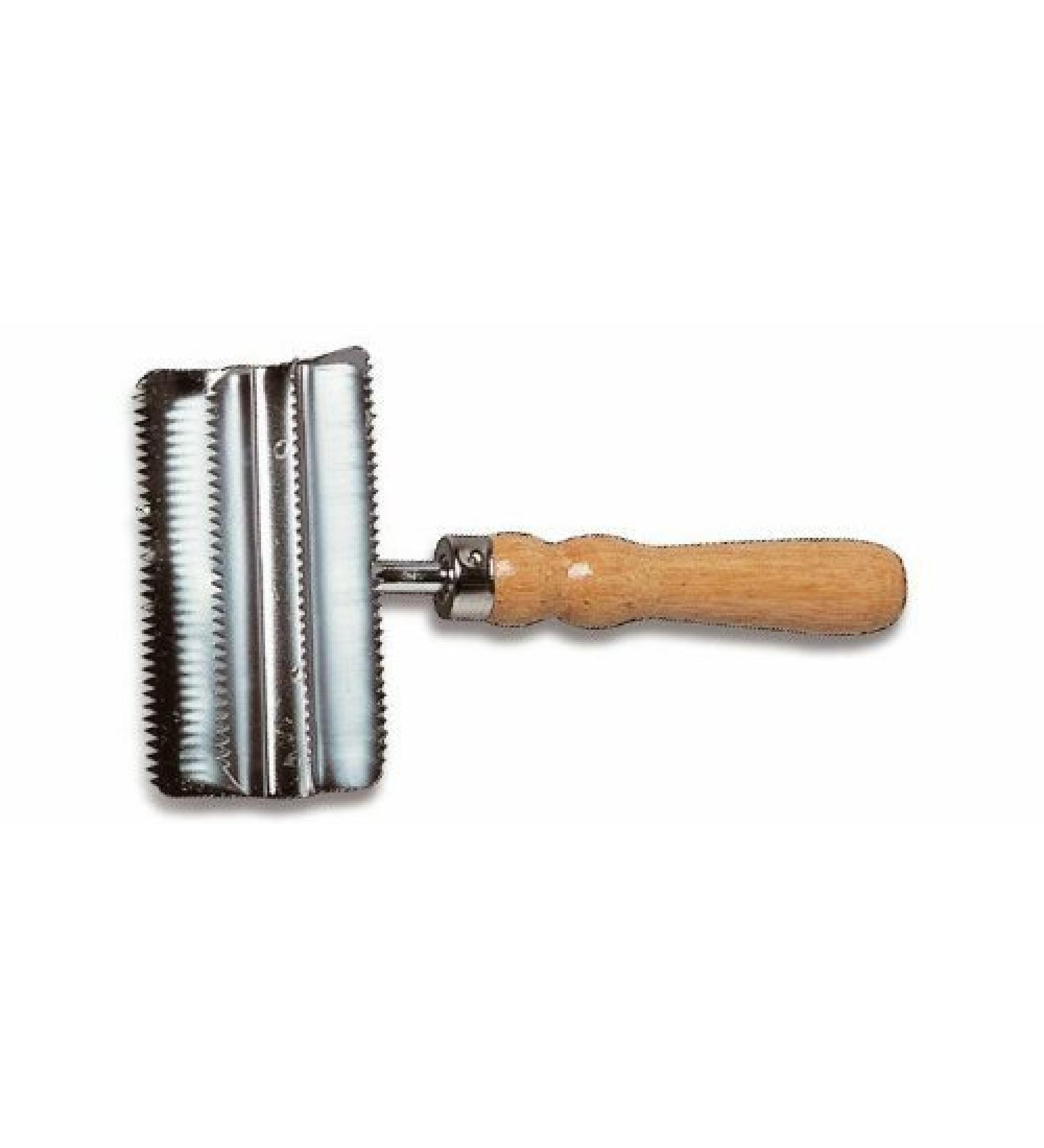 William Hunter Equestrian Small Metal Horse Grooming Curry Comb - Perfect for cleaning hair from brushed of removing winter coat