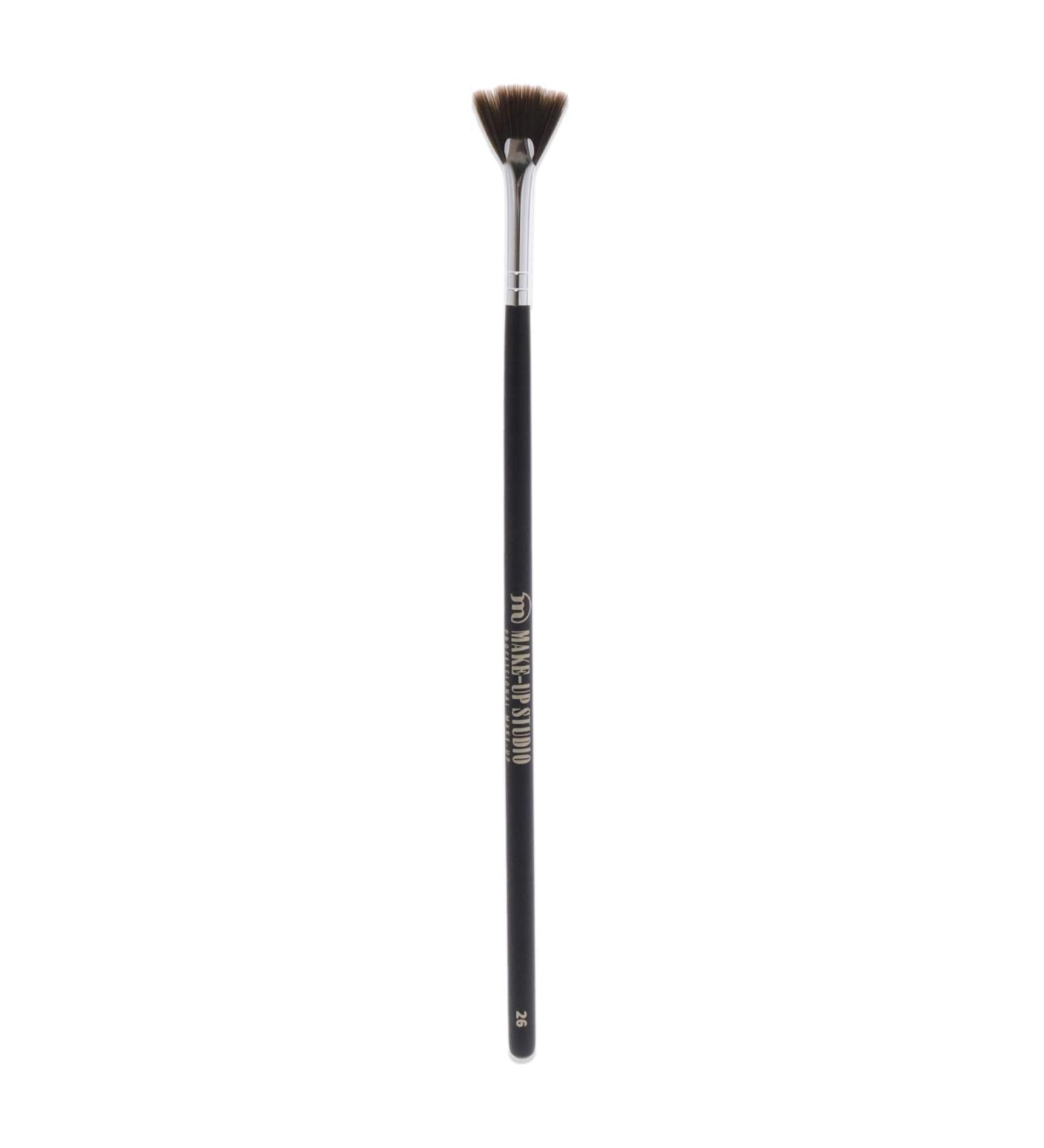 Professional Amsterdam Fan Shaped Extra Fine Nylon Brush No. 26 - Synthetic Bristles With Flat Fan Design - Used To Apply Concealer And Cream Highlighter - 1 Pc