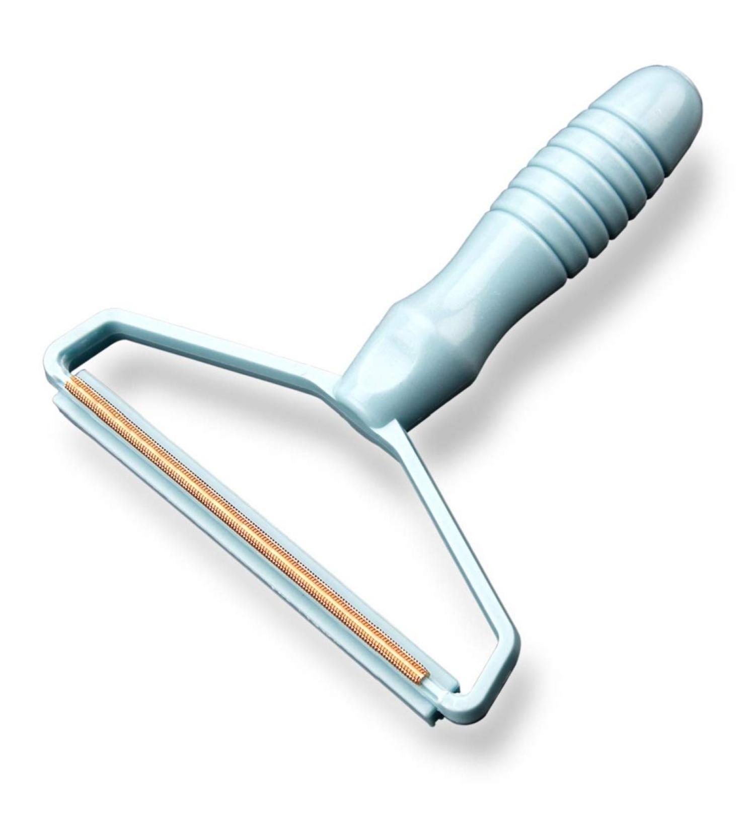 Portable Fabric Shaver & Pet Hair Remover - Manual Lint Remover for Carpet, Clothes, Furniture - Blue 1pcs - Buy Online on SooperMarket.com