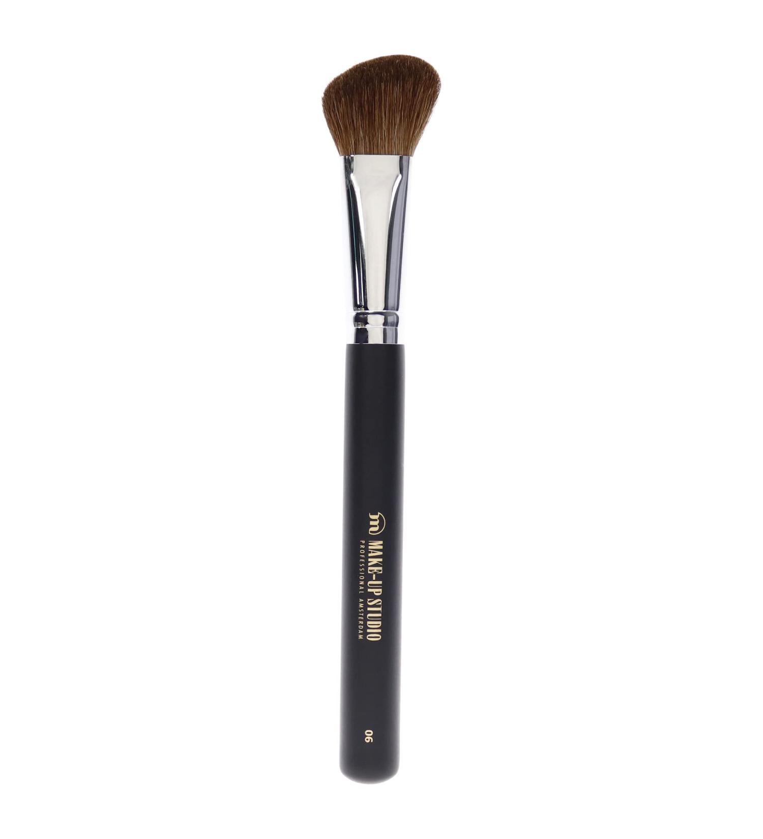 Blusher Shaper Brush Round - 06 for Women 1 Pc Brush