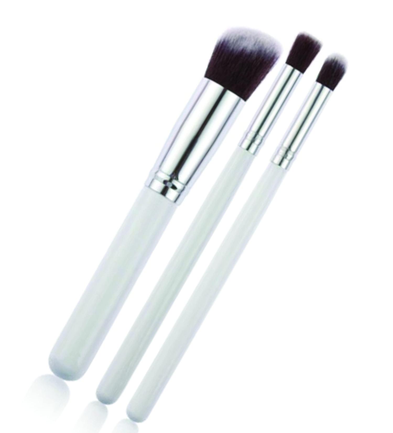 PARENCE. - Set of 3 make-up brushes including 1 round tip angled type foundation brush and 2 flat brushes for eyes and face - Buy Online on SooperMarket.com