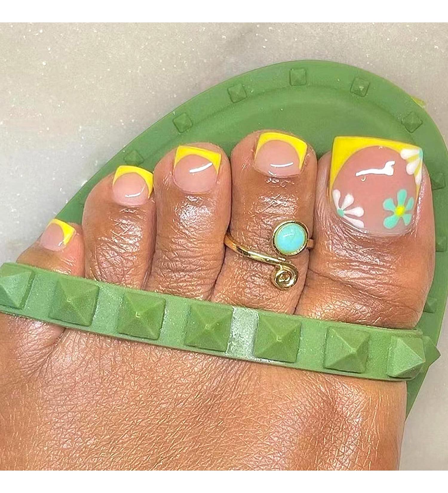 White Rose Coffin Fake Toe Nails - Exquisite Daisy Designs | 24Pcs Stick-on Toenails with Glue for Women - Buy Online on SooperMarket.com