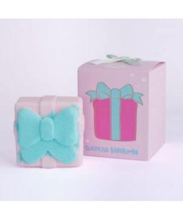 BADEFEE bath bomb "Surprise" with the floral scent of fresh verbena. Contains a shimmering gold core! In gift packaging!