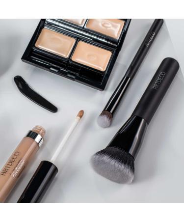 ARTDECO Medium Oval Brush - Premium Make-up Brush for Blending & Contouring | 1 Piece - International Shipping Available - Buy Online on SooperMarket.com