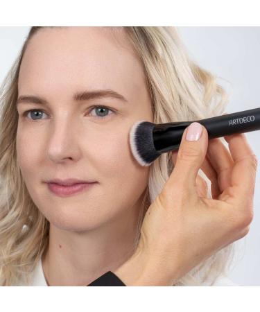 ARTDECO Medium Oval Brush - Premium Make-up Brush for Blending & Contouring | 1 Piece - International Shipping Available - Buy Online on SooperMarket.com