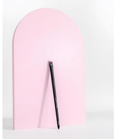 Brushworks No. 18 Flat Eye Brush - Buy Online on SooperMarket.com