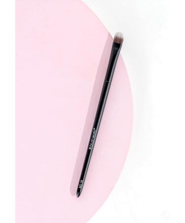 Brushworks No. 18 Flat Eye Brush - Buy Online on SooperMarket.com