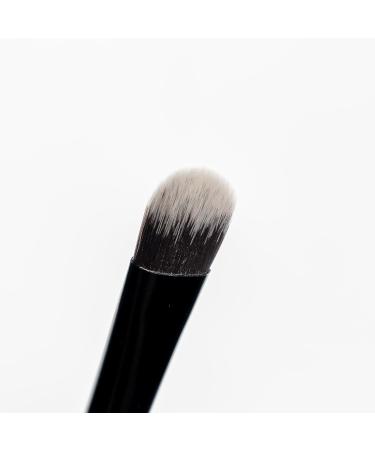 Brushworks No. 18 Flat Eye Brush - Buy Online on SooperMarket.com