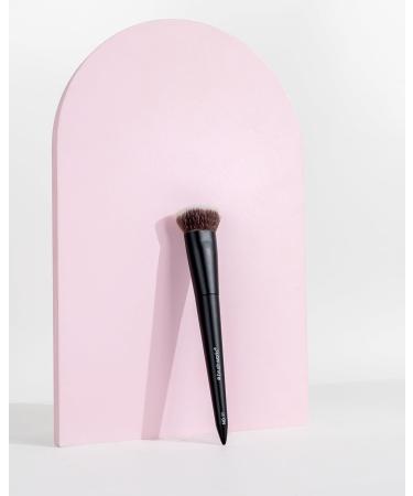 Brushworks No. 11 Flat Top Contour Brush - Buy Online on SooperMarket.com