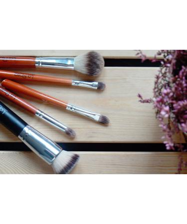 LA ROSA Professional Round Eyeshadow Brush | Small Eye Makeup Brush for Blending - Versatile Wooden Applicator for Wet & Dry Products - Buy Online on SooperMarket.com