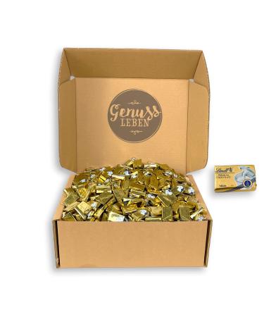Gourmet box with 3500g Lindt Naps storage pack for sharing 3500g Spr ngli