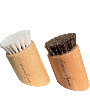 Stephanie Franck Beauty - double pack facial dry massage brushes - one with solid horsehaar bristles and the other with soft goat hair for a bright complexion.Goathaar Rosshaar Buchenholz