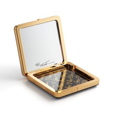 Shop Trish McEvoy Makeup Wardrobing Deluxe Refillable Compact | International Shipping Available - Buy Online on SooperMarket.com