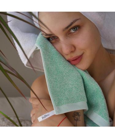 JaaDoo Multi Purpose Hypoallergenic Cleaning Cloth is Made Out of Bamboo-Derived Viscose & Microfiber