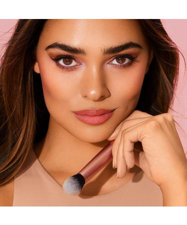 Real Techniques Everyday Essentials 6-Piece Makeup Brush Set with 2 Sponge Blenders - Multiuse Brushes for Eyeshadow, Foundation, Blush, Highlighter, and Concealer - Buy Online on SooperMarket.com