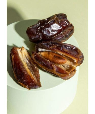 Koro Bio Medjool Dates 1kg - Honey Sweet Caramel Notes Fiber-Rich Delights - International Shipping Available - Buy Online on SooperMarket.com