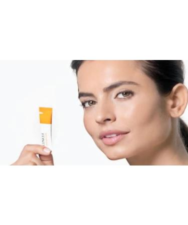 Shop CLINIQUE Fresh Pressed Renewing Powder Cleanser with Pure Vitamin C - 28 x 0.01 oz/ 0.5 g packets Online - Best Price & International Shipping - Buy Online on SooperMarket.com